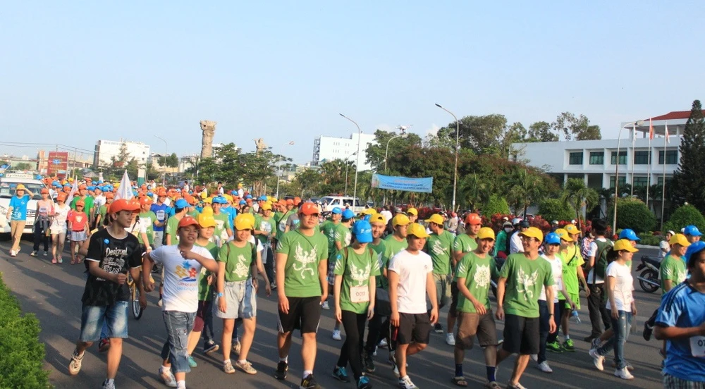 1000 nhân viên VNG chạy bộ từ thiện ảnh 1